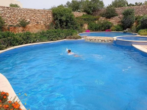 Lovely 2 bedroom apartment with pool